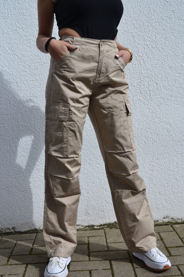 Parachute Hose in beige