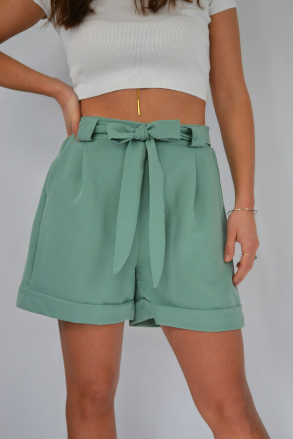 Shorts mit Schleife